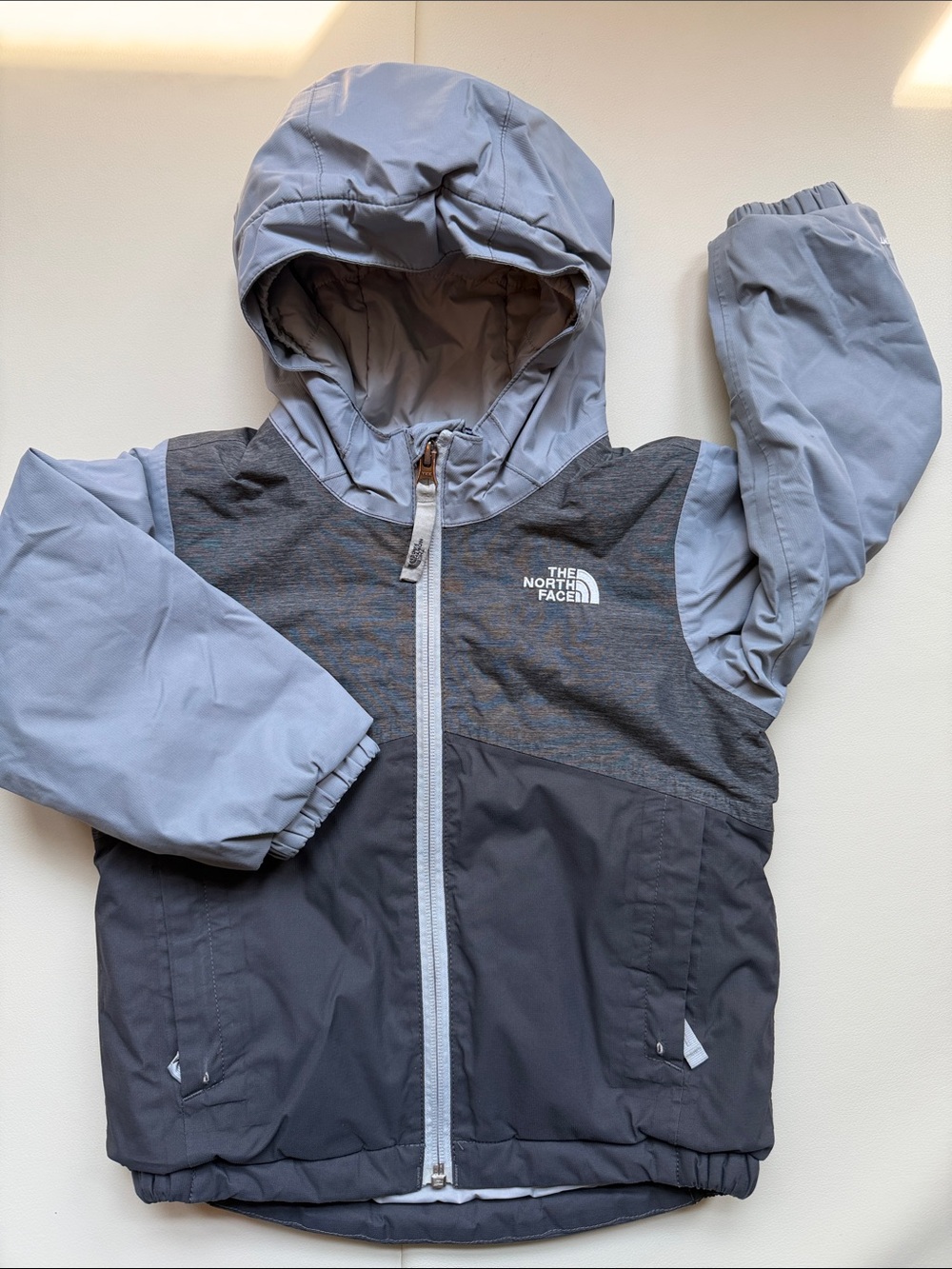 The North Face Toddler Boy Colorblock Hooded Winter Jacket Light/Dark Gray 3T
